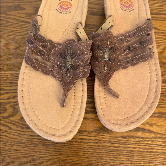 Earth Spirit Women's Tan and Brown Sandals -Size 8.5 - Picture 4 of 8